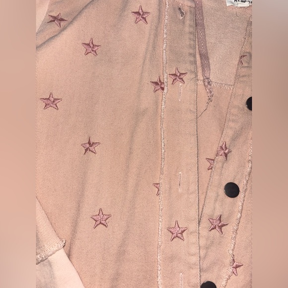 Woman’s Shacket - Picture 2 of 4